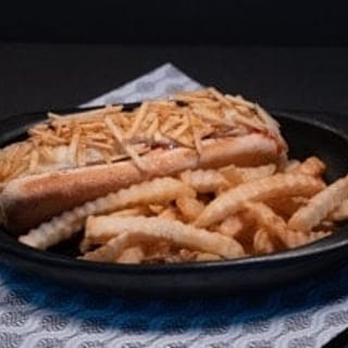 Perro caliente con papa fritas / hot dog with French fries